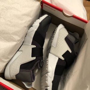 Youth Nike size 5.5 youth running shoes